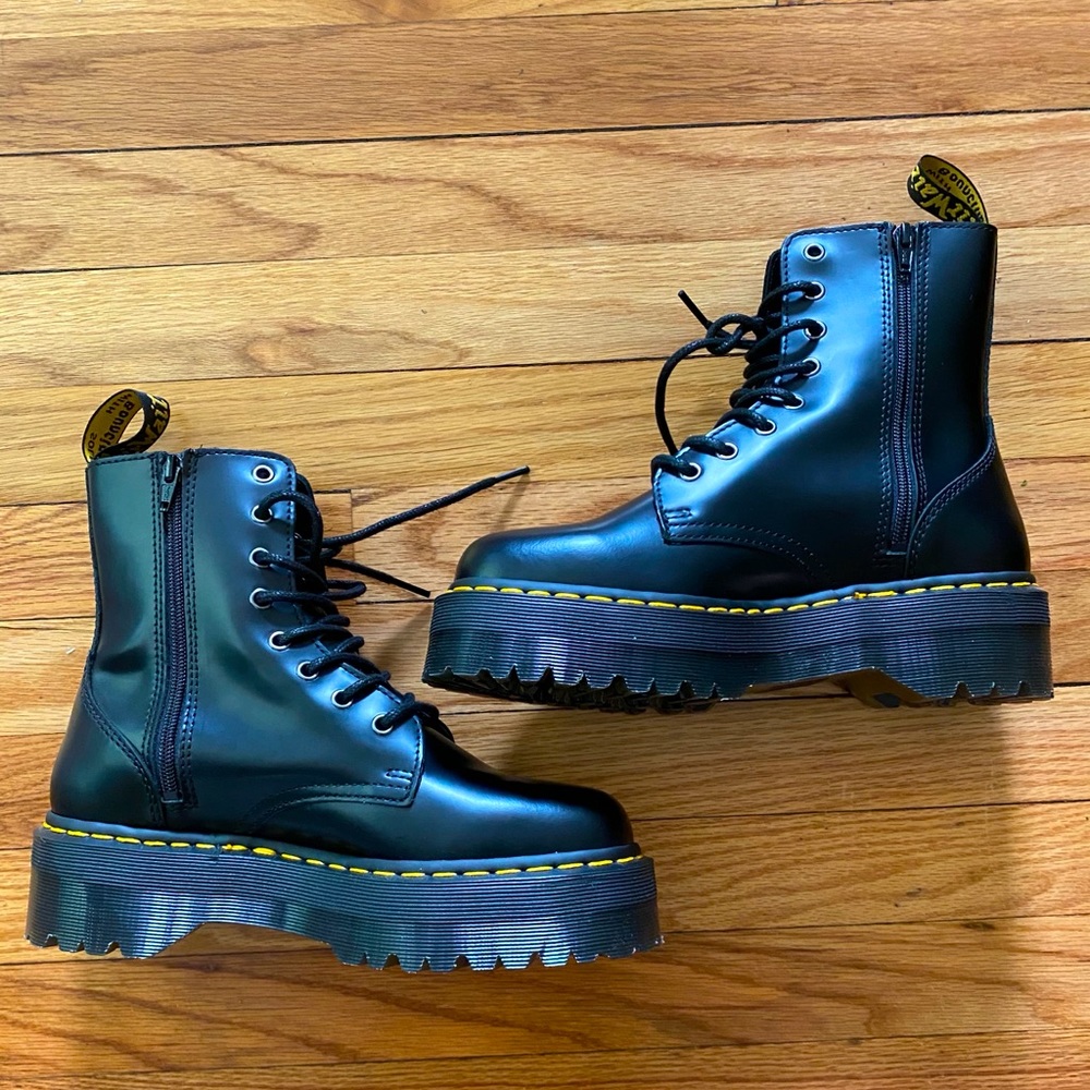 Dr. Martens Jadon Size 9W